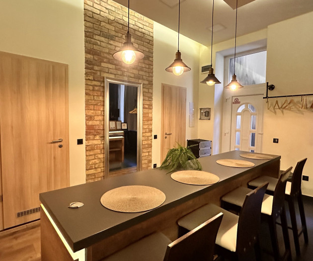 Ultra-Modern Loft Apartment with Gallery, Quiet Co