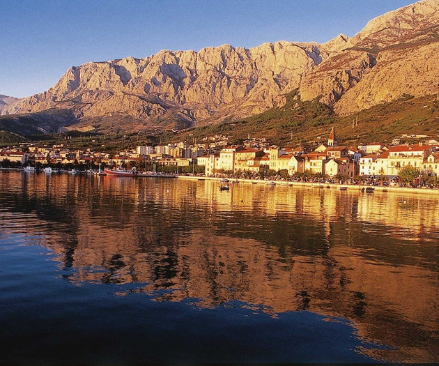 Coastal town with mountain backdrop