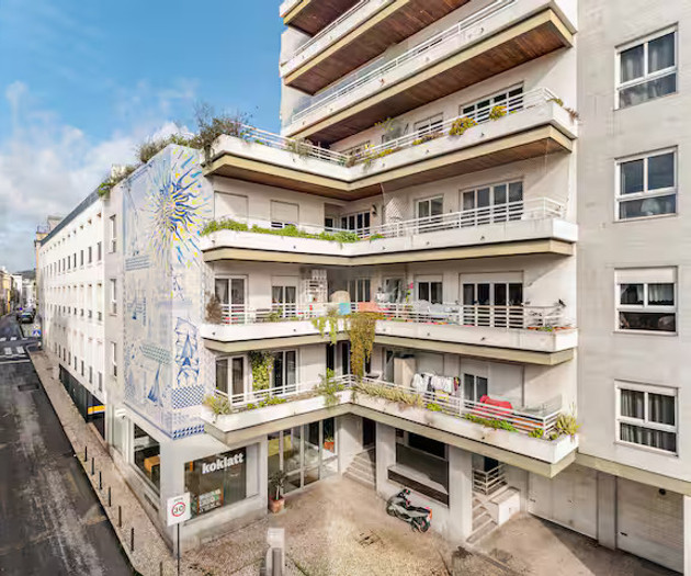 Bright 2-Bedroom Apartment with Terrace near Rato