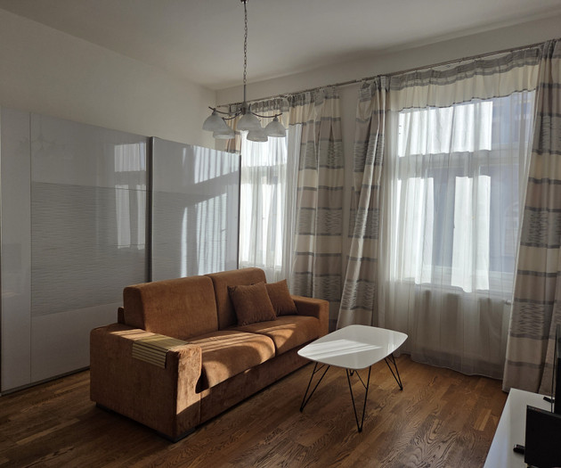 1kk 52m2 u metra Anděl Praha 5