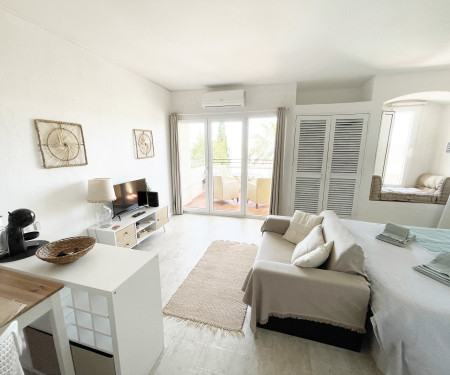 Seaview Studio | 10 min. Beach/Old Town, Pool, AC