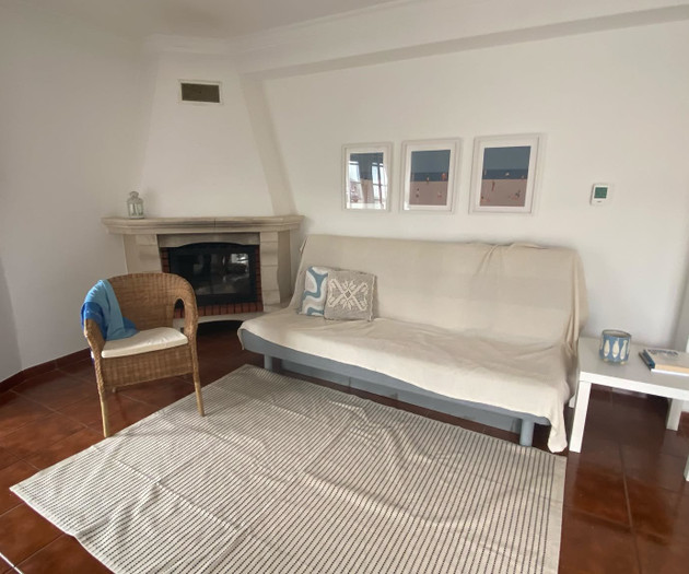 Charming Coastal 2-Bedroom Apartment
