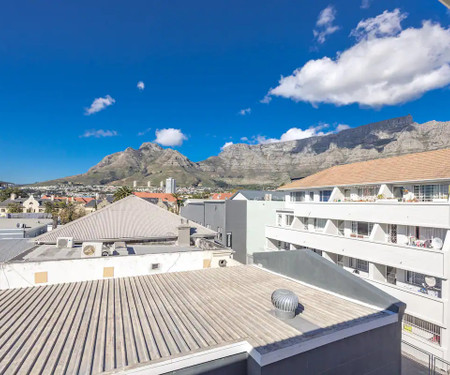 Sunny Mountain Views on Kloof Street (2bedroom)