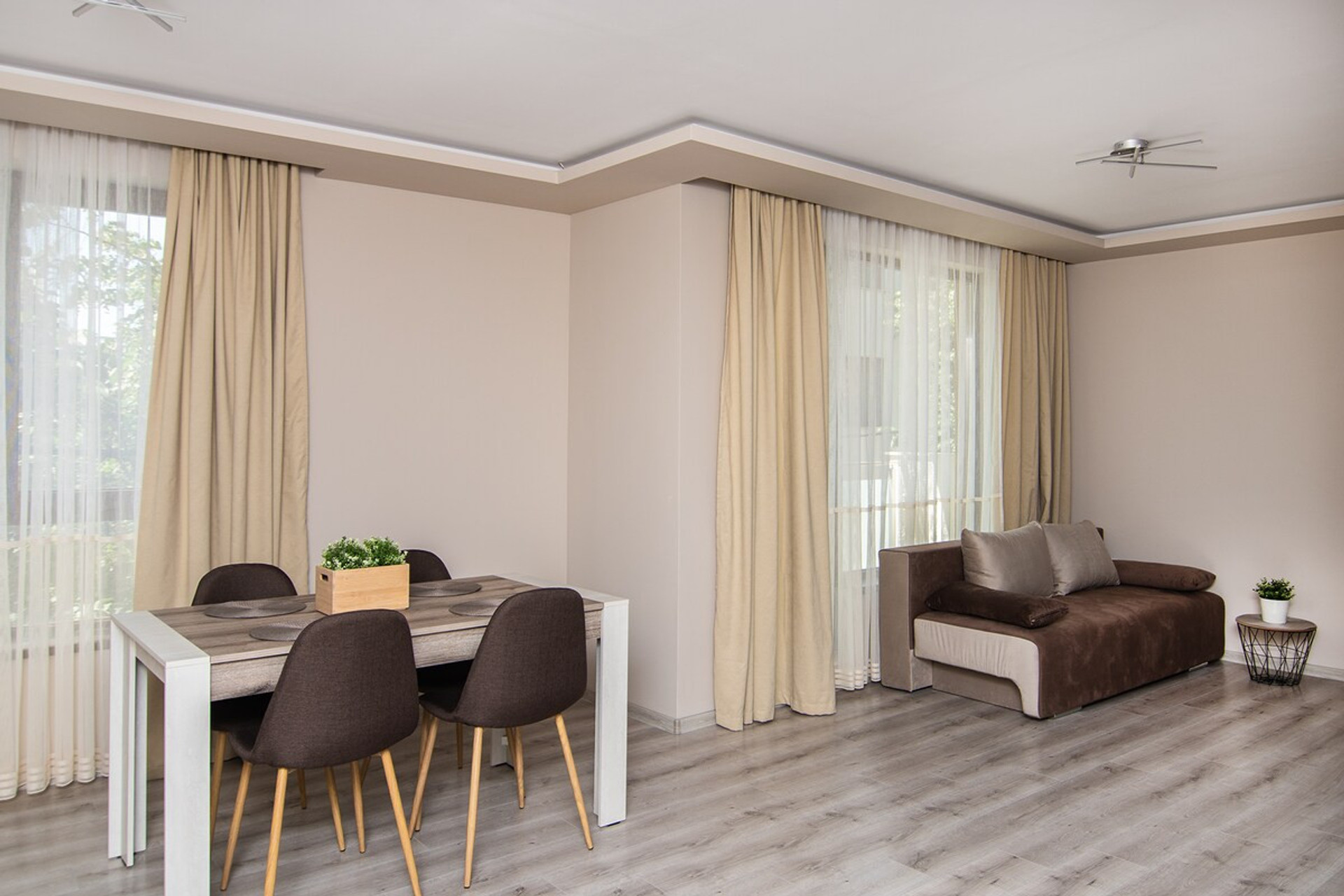 Dining area image 1