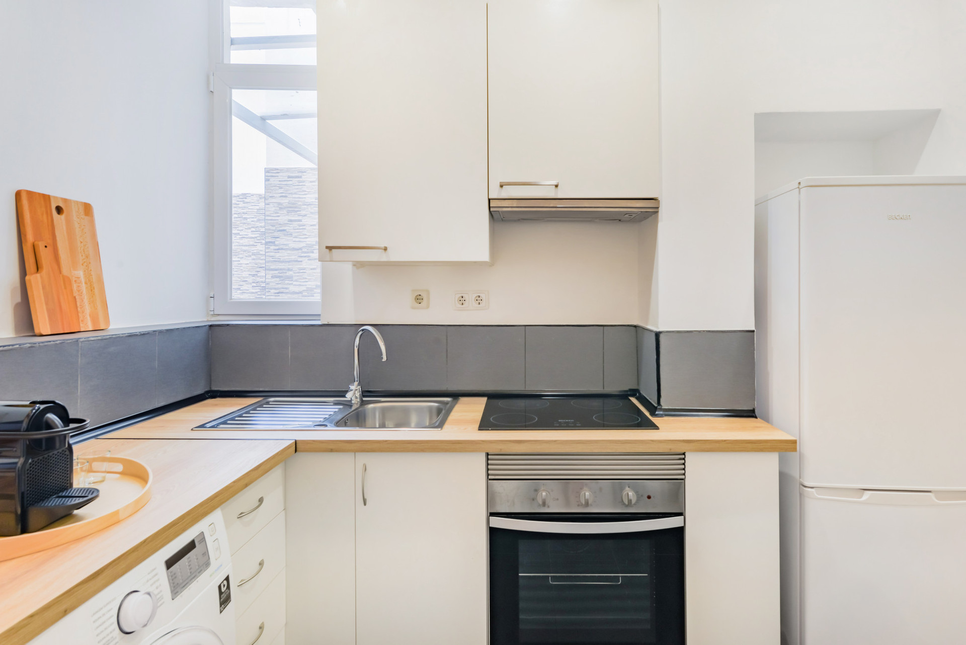 Fully Equipped Kitchen with Washing Machine