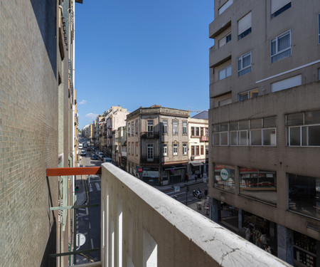 Prized Spacious Flat | Balcony