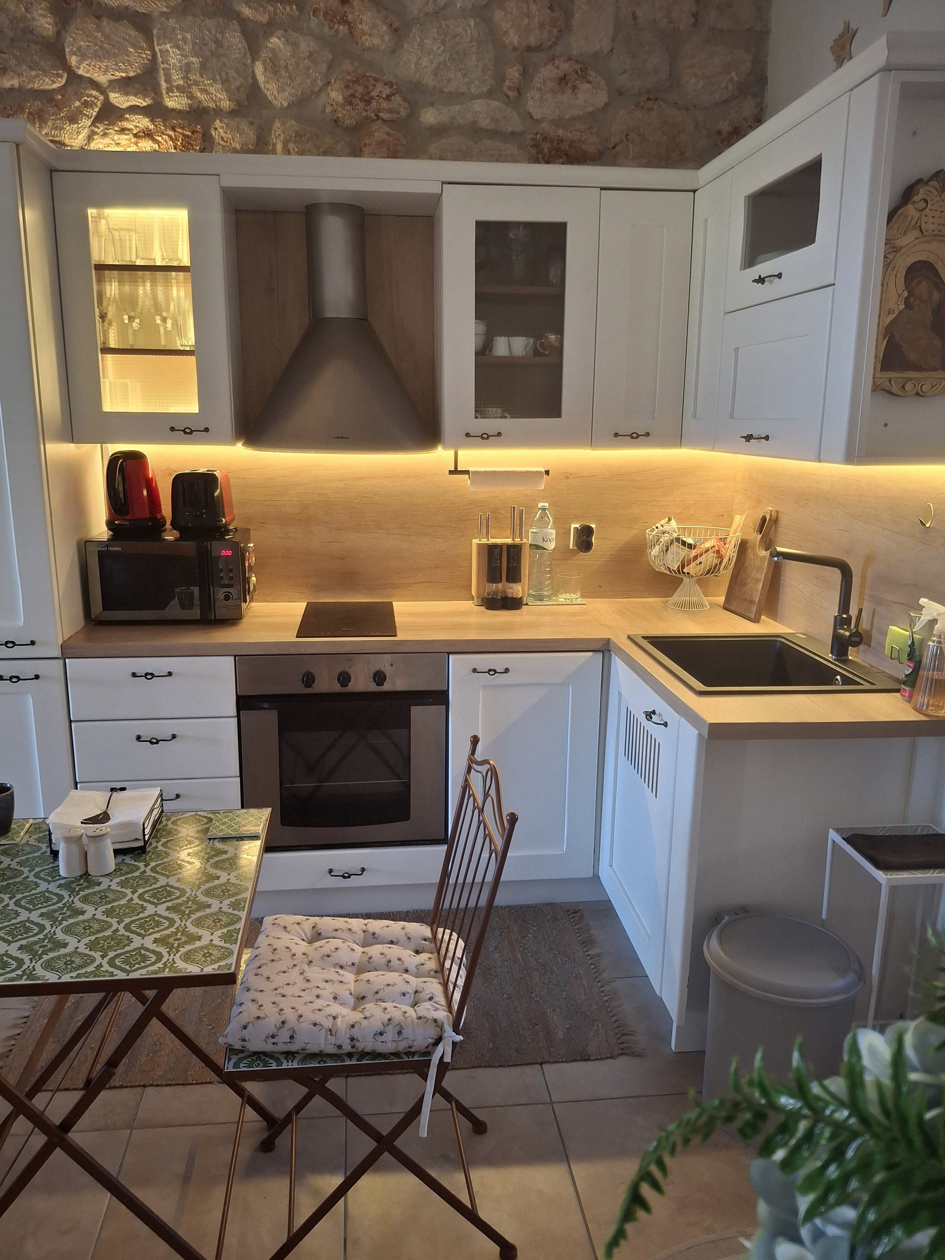 Kitchen with dining table