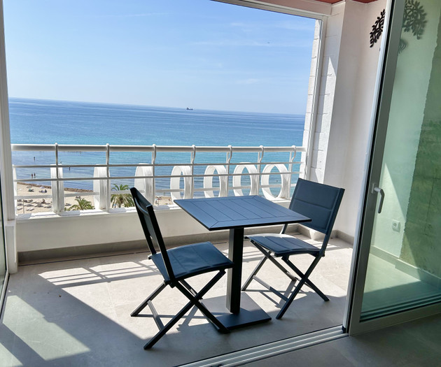 Modern, recently renovated. City and beach!