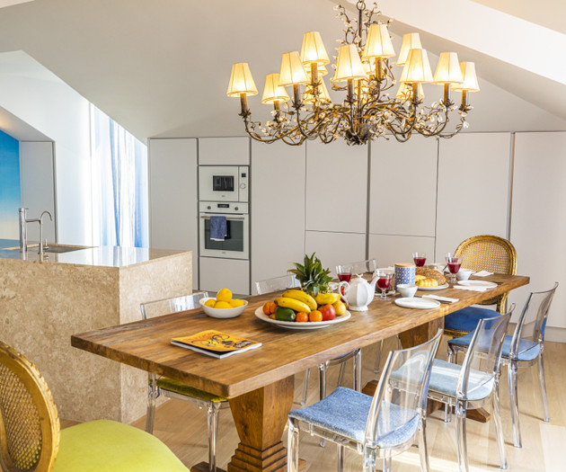 Chiado Rooftop Apartment by Cadenzalux