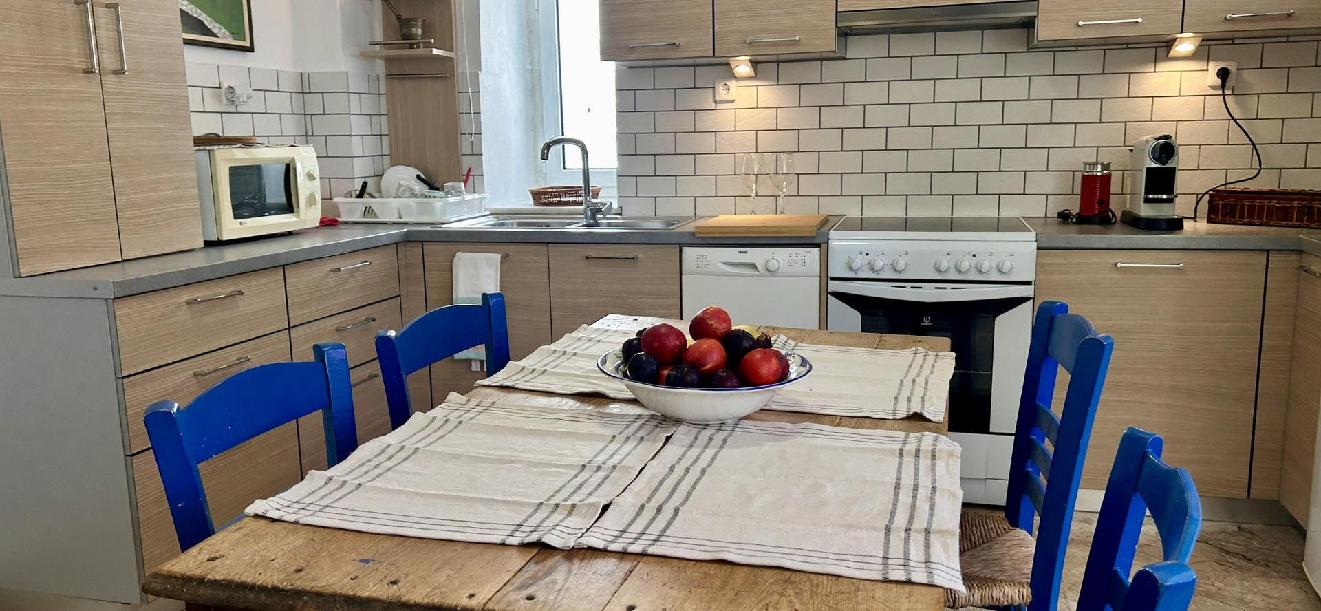 Kitchen with dining table