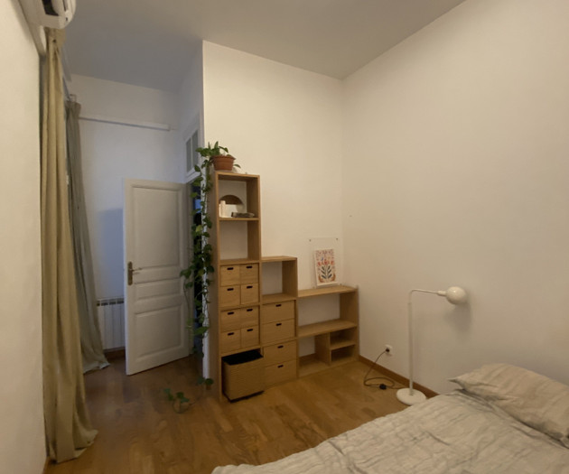 Bright Room with Private Bathroom in El Born