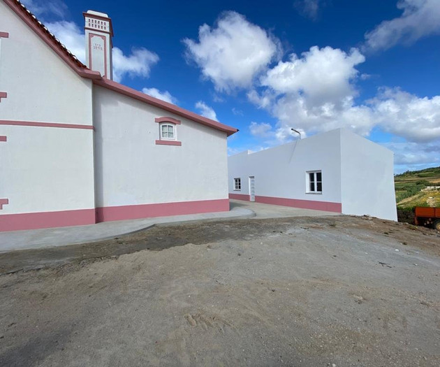 Charming house, nestled within a private vineyard