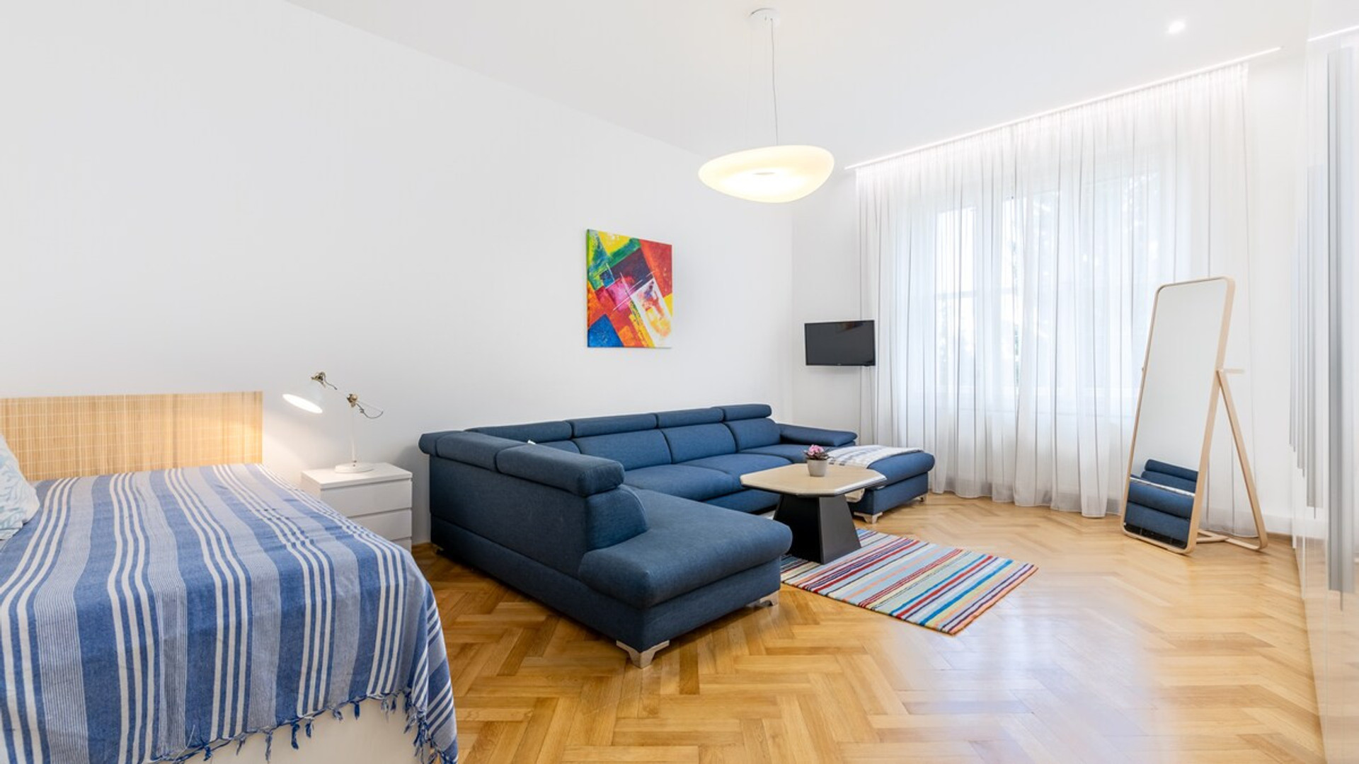 Living area image 5