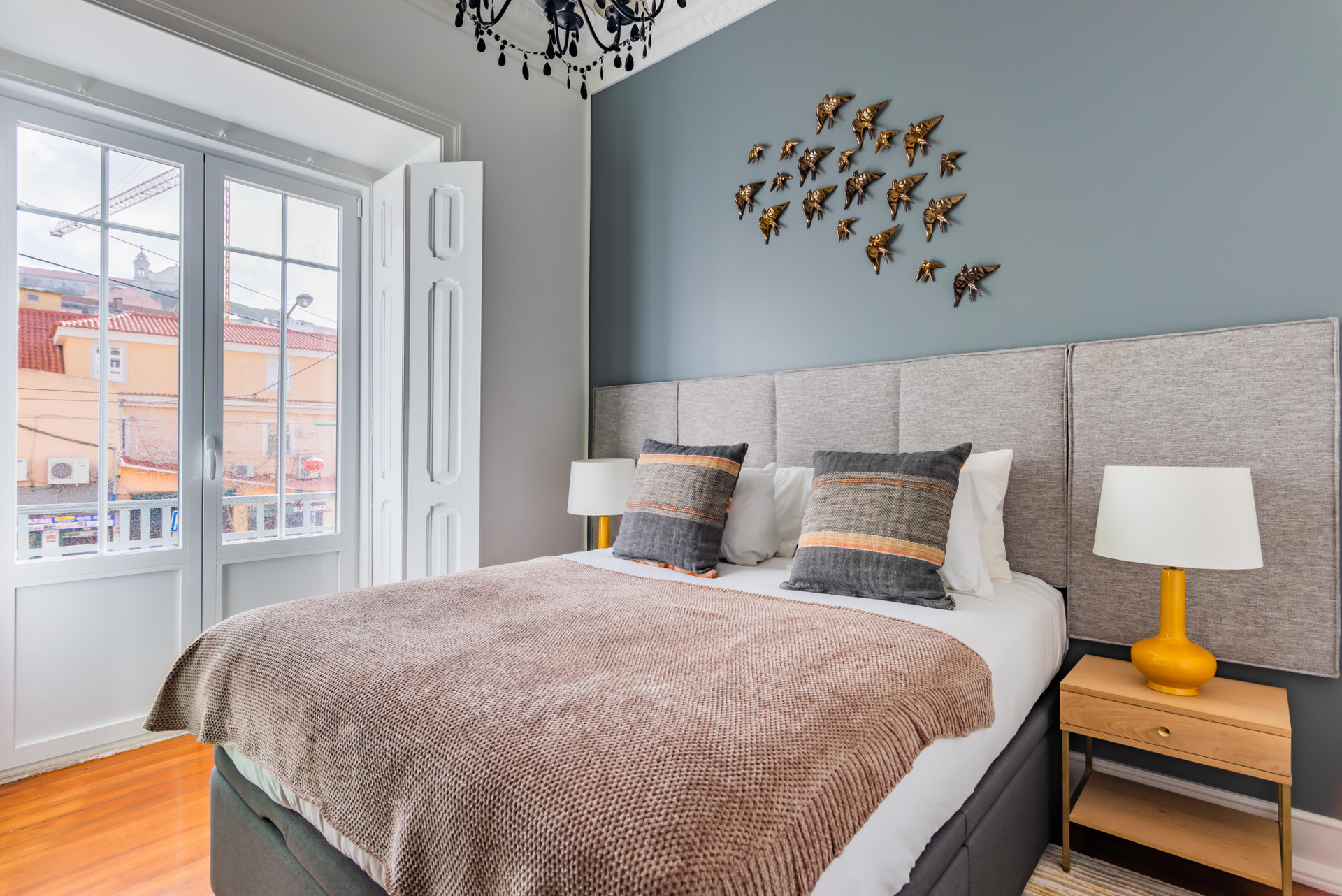 Bedroom with a double bed