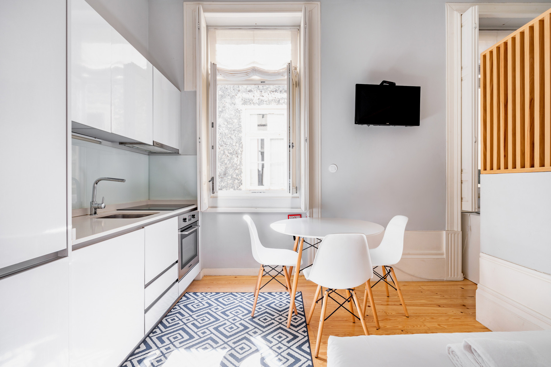 TV, dining area and kitchenette 