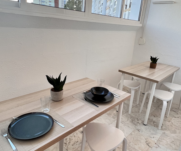 Cozy & Fully Furnished Ocean Blue Room in Lisbon