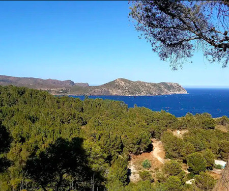 THE BLUE HOUSE OF THE COSTA BRAVA Arlet