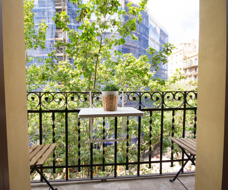 VLF2A2R3- Hab. in a very bright apartment in Eixample