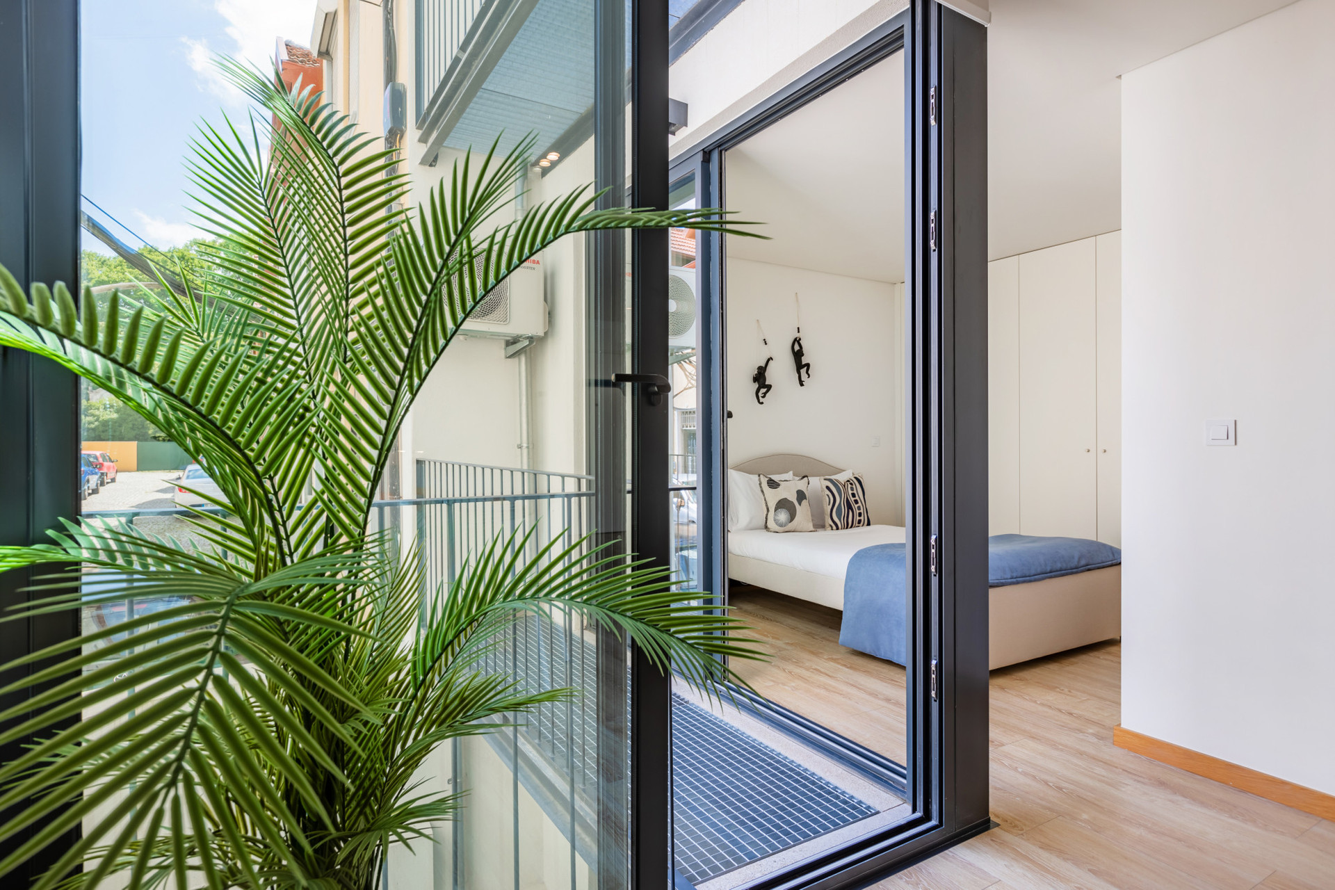 Sleeping area with a double bed and spacious wardrobe. A small balcony adds charm and character!