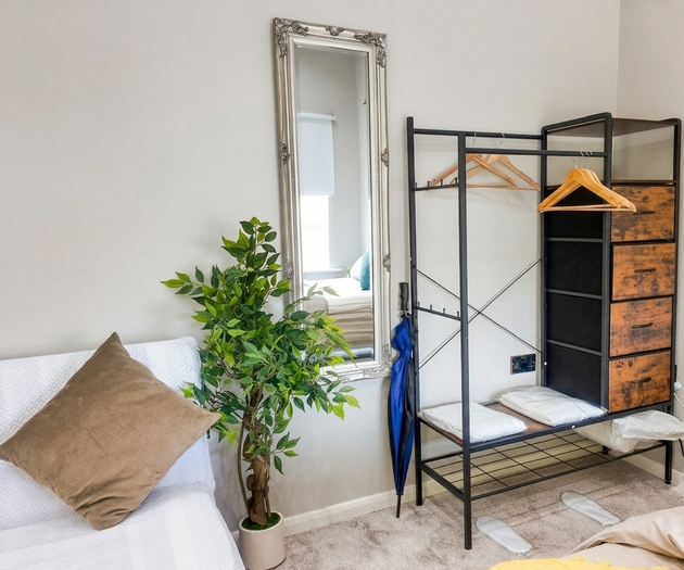 1BR London Retreat with Garden and Parking