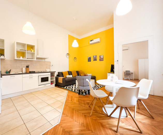 Yellow House - Large central one-bedroom