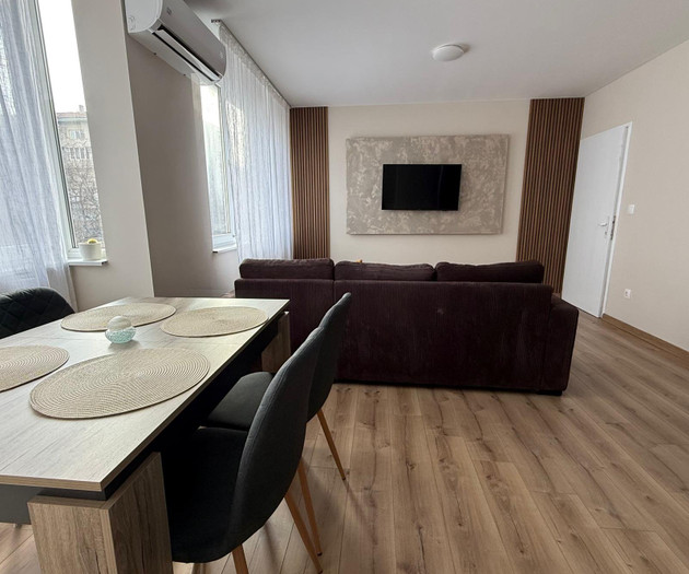 Bright 1BR Apartment with 600 Mbps Fiber & A/C | 2