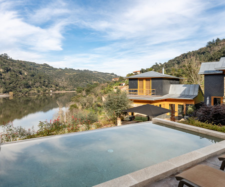 Douro Riverside Refuge Lodge