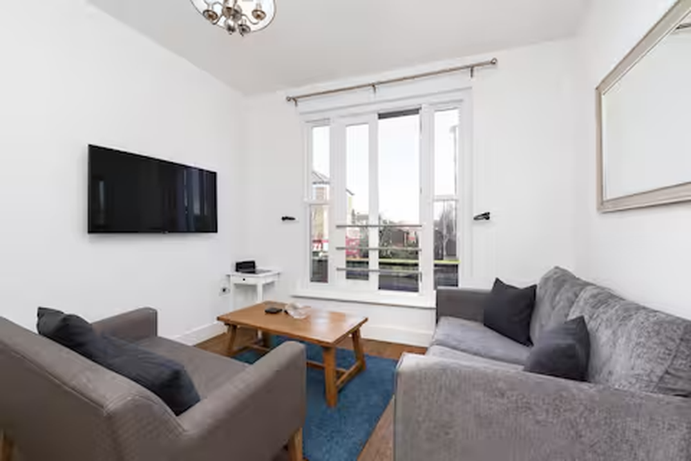 Monthly 3BR Next to Clapham Junc. | 1m to Trains preview
