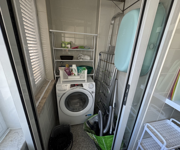 1 bedroom apt w/ parking place and bills included