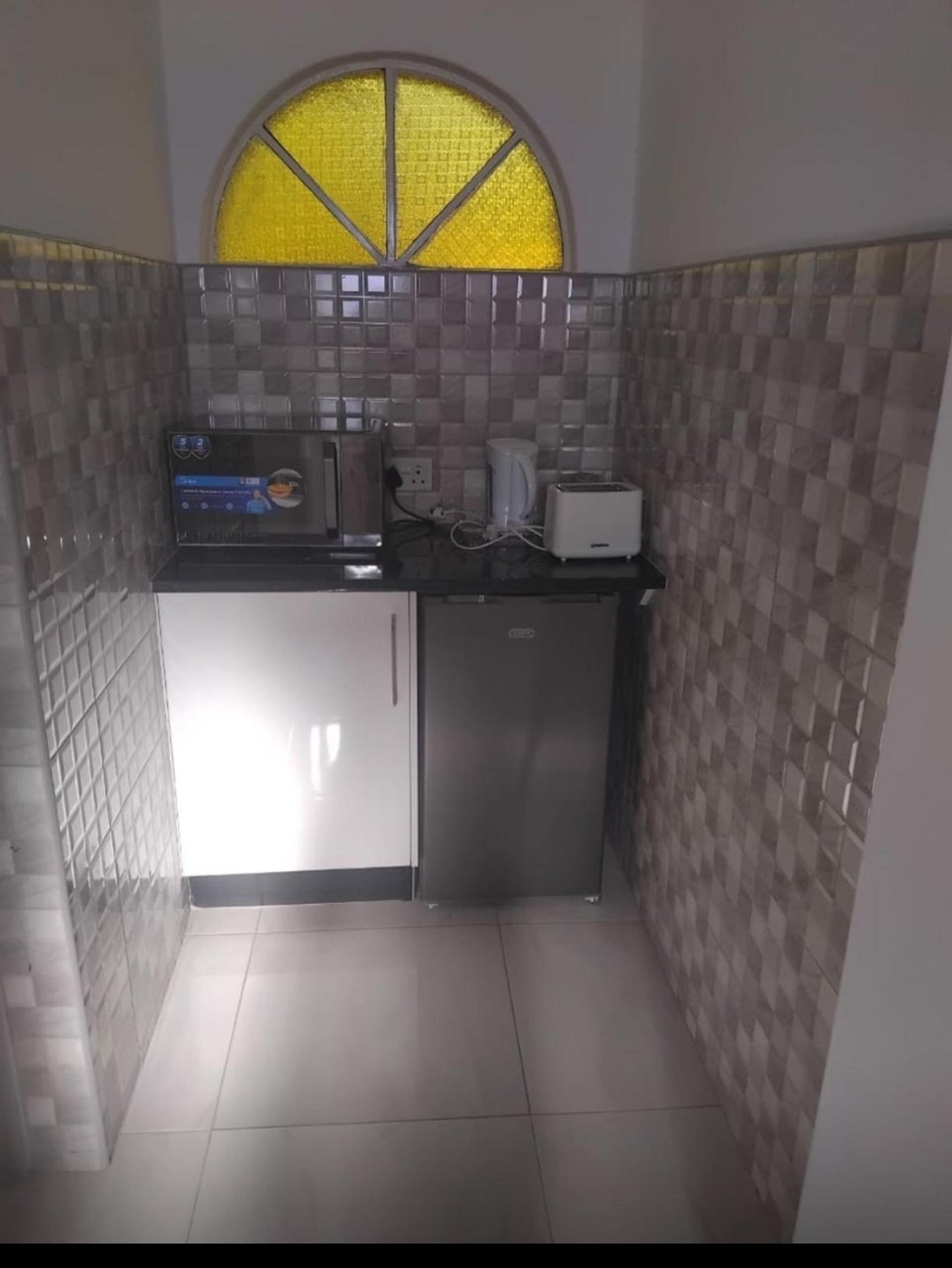 Compact kitchen nook with appliances