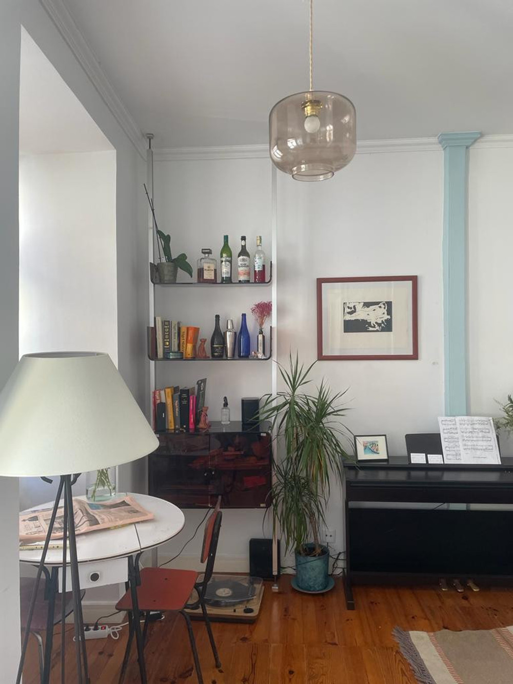 Sunny apartment on a quiet street in Santos