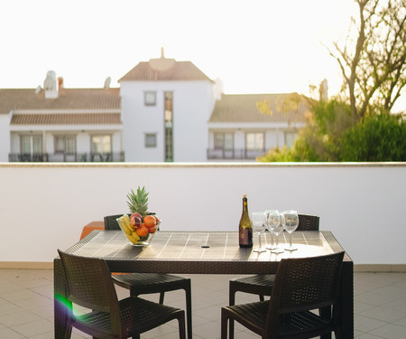 Bright Lovely Flat w/ Pool & Balcony