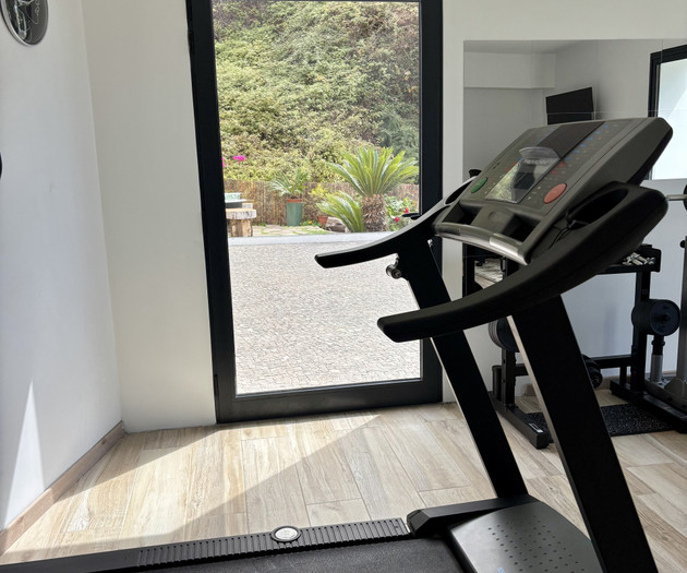 Villa w/ Private Heated Pool, Office, Gym- Madeira