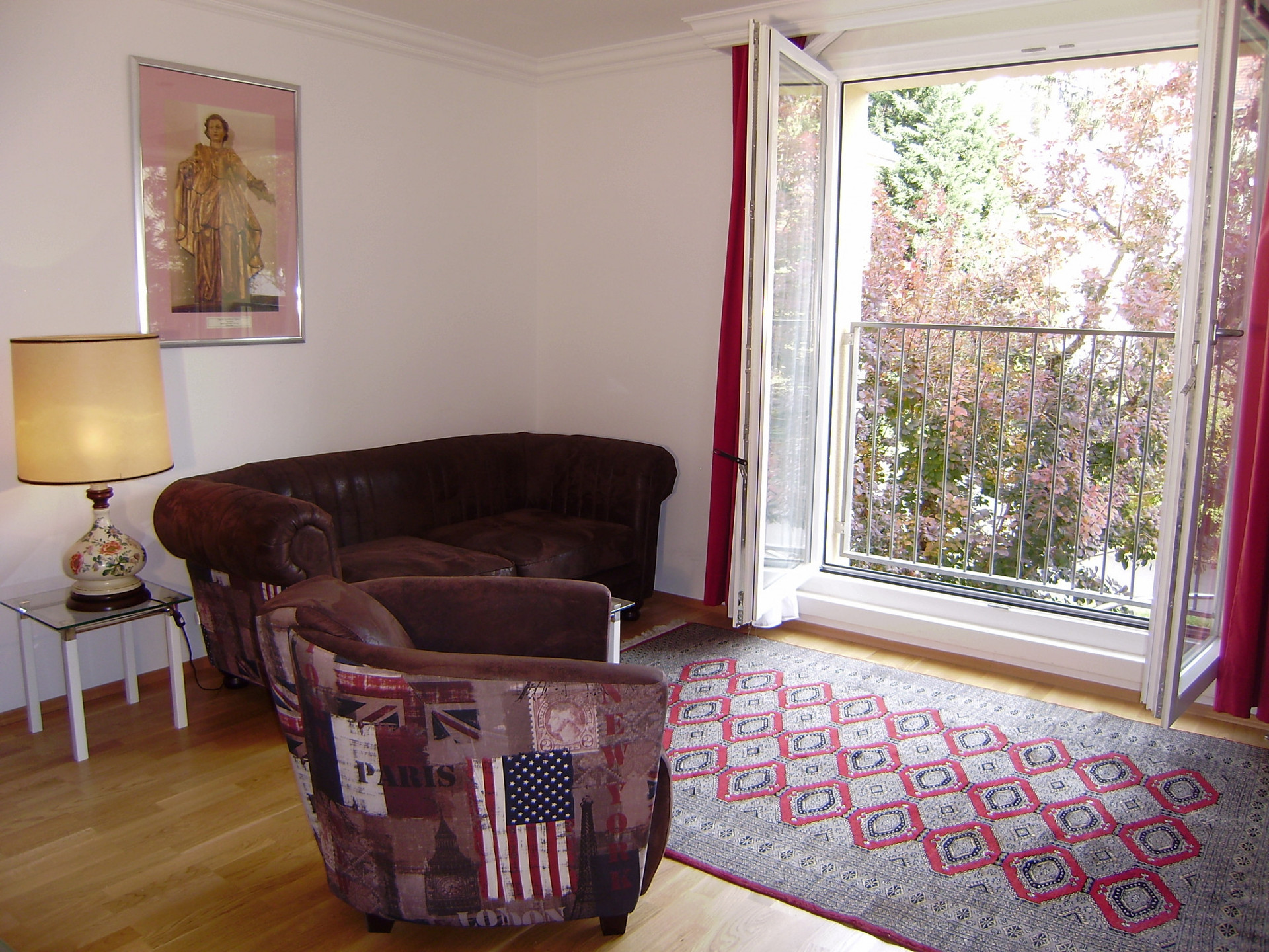 Wohnzimmer mit Blick in den Garten