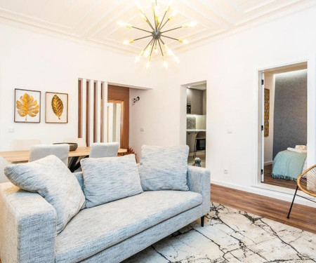 Elegant and Modern 2 Bedroom Apt in Iconic Alfama!