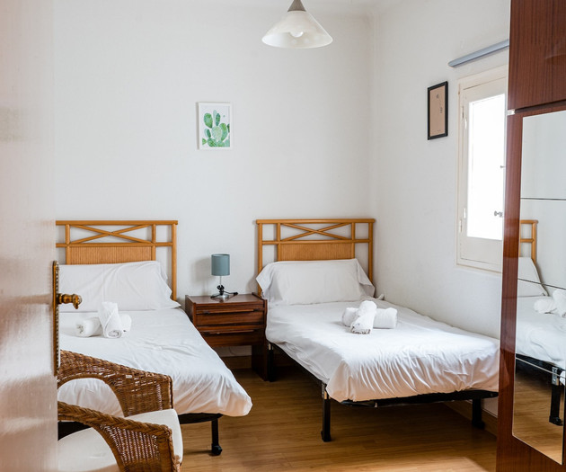 Spacious apartment in Chamberí by beBalmy