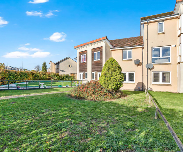3BR Home with 2 Sofa Beds, Sleeps 6 Dunfermline