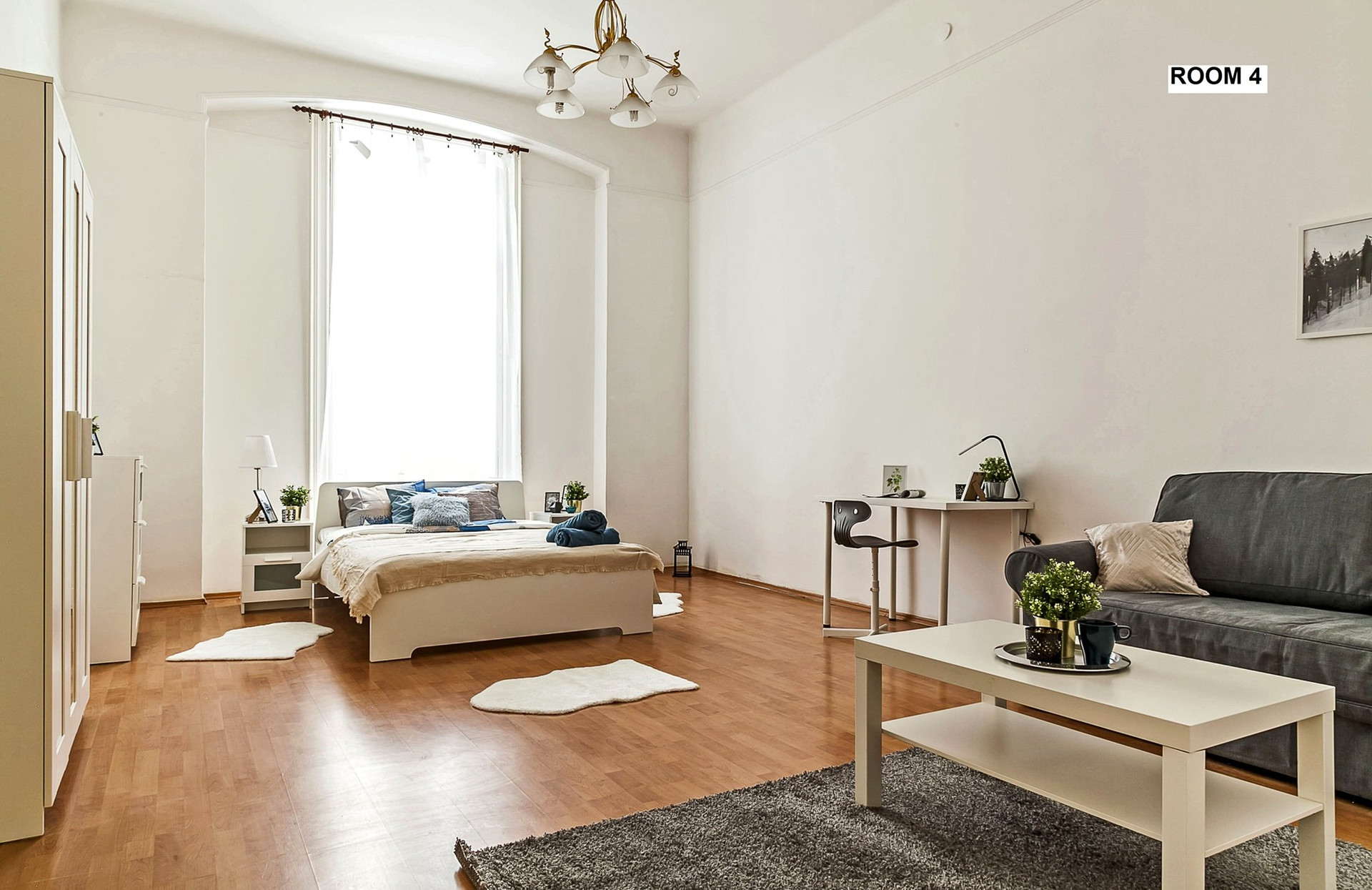 Bright and comfortable room with dedicated workspace, double bed and lounge area.