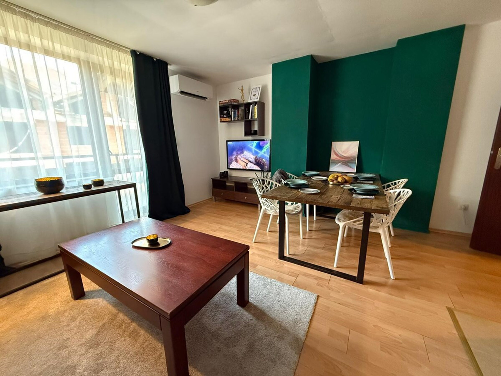 Dining area image 2