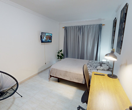 Huge room with balcony in Las Palmas