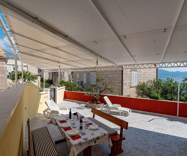 A1 apartment next to the beach, with the sea view