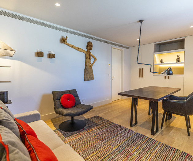 Chiado Rooftop Apartment by Cadenzalux