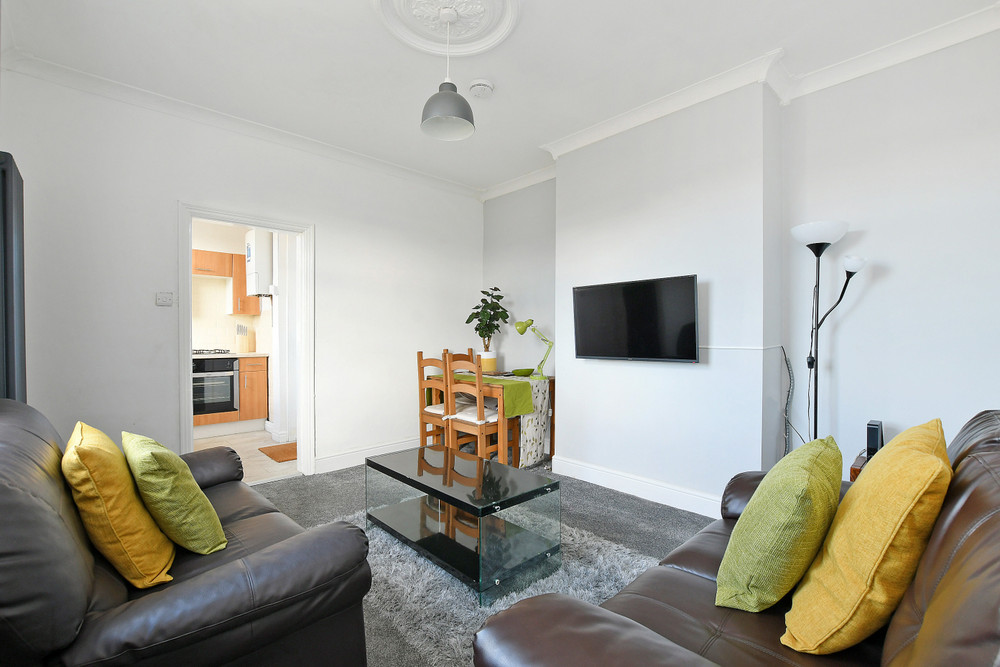 Spacious 4BR, Parking, Near Centre, Accommodates 8 preview