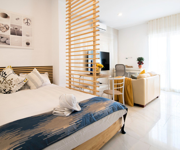 SleekLofts Romantic Studio for 2 with Kitchen