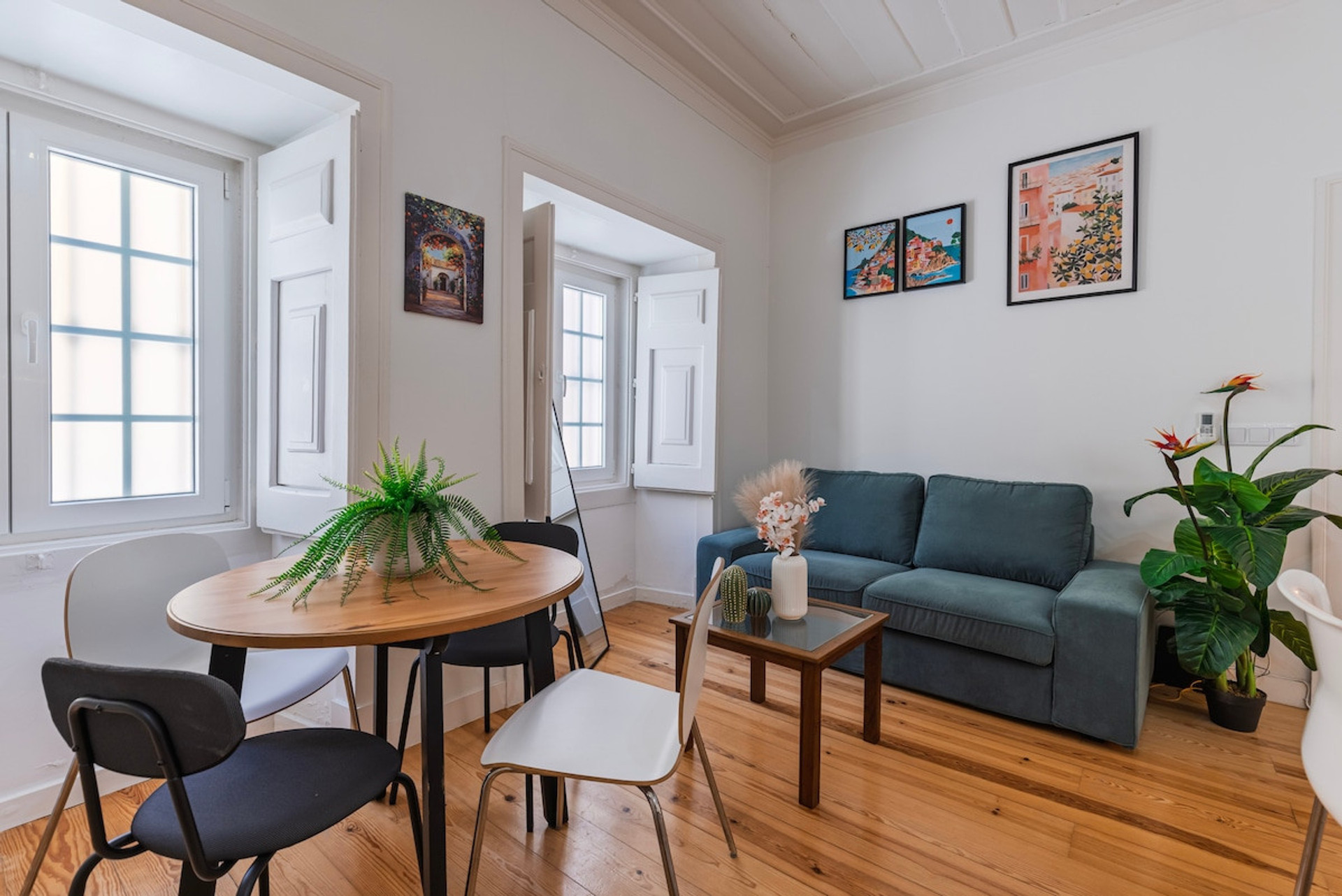 Living room image 1