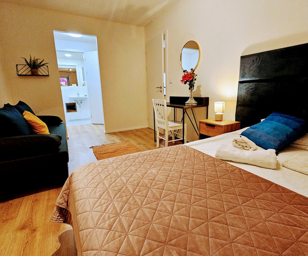 Luxe 2BDR for 1-8 guests | Own Garden, Parking Gym
