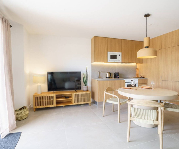 Apartamento luminoso e elegante à beira-mar