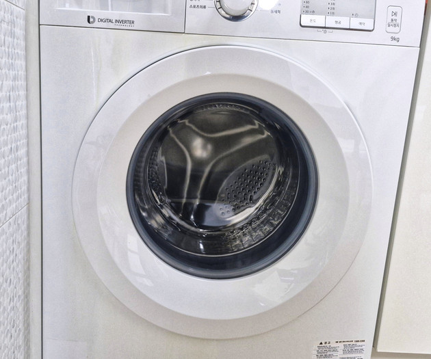Ansan One-Bedroom Apartment with Balcony & Laundry