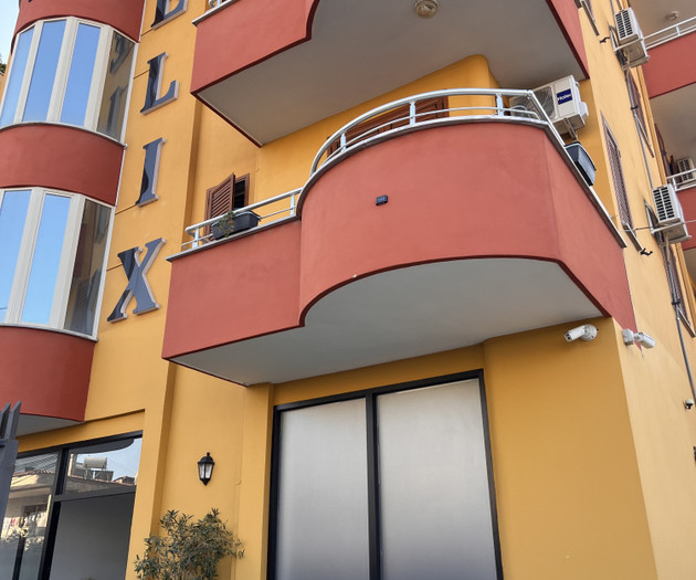 ECONOMY APARTMENT FOR 6-– 4 Min from the Beach!