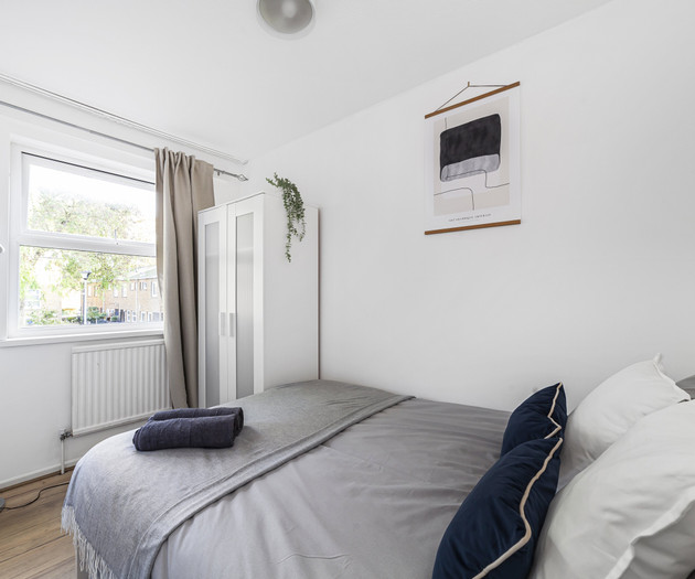Bright 3 Bed Garden House, Haggerston, Parking